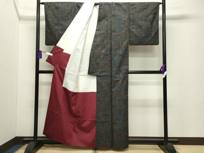 平和屋着物●本場大島紬　7マルキ　舞蝶草花文　正絹　逸品　CABI0808gh