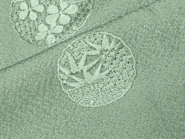 平和屋着物●中国三大刺繍　スワトウ刺繍　総刺繍　色無地　梅笹地紋　薄萌葱色　正絹　逸品　CABI0816gh