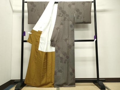 平和屋着物●江戸小紋　角通し　蔦の葉文　黒地　正絹　逸品　CABI0914gh