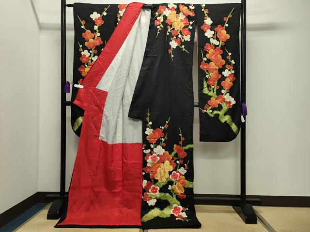 平和屋本店●お引きずり・お引き摺り・引き振袖　和装　結婚式　舞妓　芸妓　芸者　衣装　駒刺繍　枝梅文　黒地　金彩　逸品　CABI1015gh