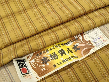 平和屋着物●本場黄八丈　平織　紬　格子文　証紙付き　正絹　逸品　CABI1299th