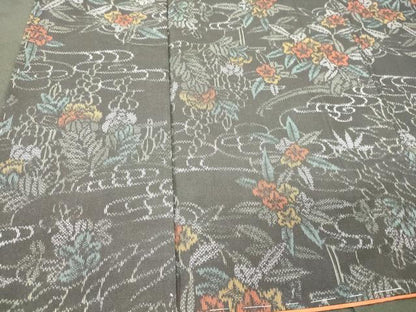 平和屋着物■上質な紬　流水草花文　黒地　正絹　逸品　未使用　CABI1906oy