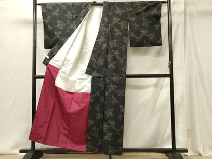 平和屋着物■上質な紬　舞花文　黒地　正絹　逸品　CABI1942oy