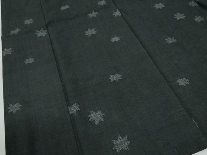 平和屋着物●本場結城紬　重要無形文化財　100亀甲　飛び亀甲柄　舞葉文　黒地　正絹　逸品　CABI2014yc
