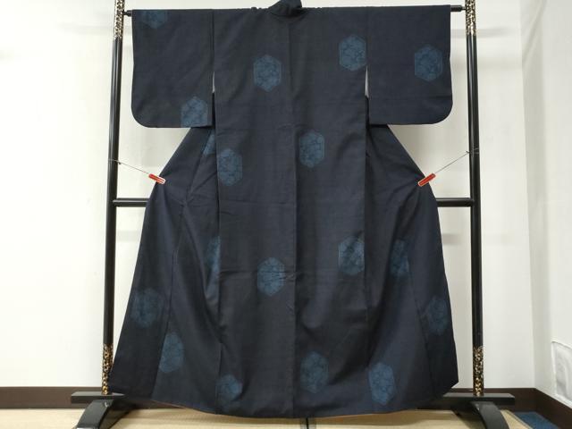 平和屋着物●本場結城紬　重要無形文化財　100亀甲　飛び亀甲柄　亀甲草花文　正絹　逸品　CABI2018yc