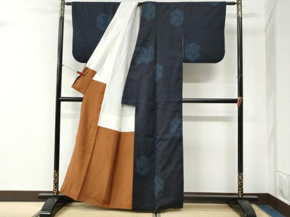 平和屋着物●本場結城紬　重要無形文化財　100亀甲　飛び亀甲柄　亀甲草花文　正絹　逸品　CABI2018yc