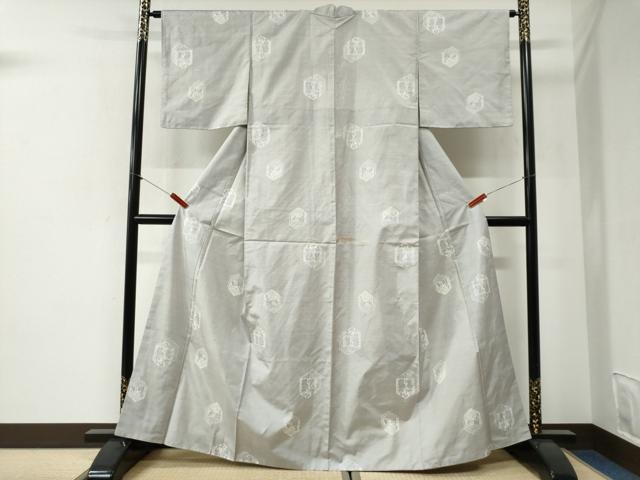 平和屋着物●本場大島紬　白大島　9マルキ　亀甲重ね人物草花文　正絹　逸品　CABI2033yc