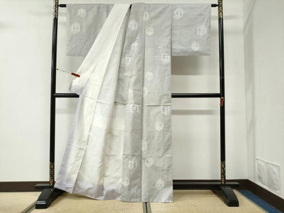 平和屋着物●本場大島紬　白大島　9マルキ　亀甲重ね人物草花文　正絹　逸品　CABI2033yc