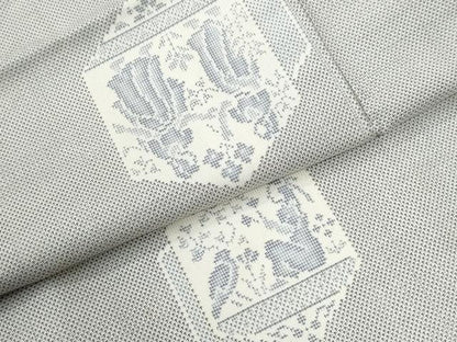 平和屋着物●本場大島紬　白大島　9マルキ　亀甲重ね人物草花文　正絹　逸品　CABI2033yc