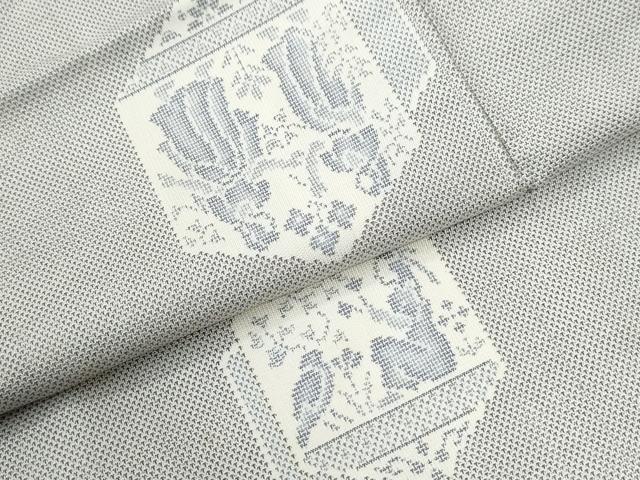 平和屋着物●本場大島紬　白大島　9マルキ　亀甲重ね人物草花文　正絹　逸品　CABI2033yc