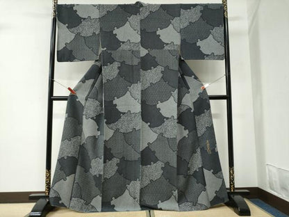 平和屋着物●染色作家　斉藤三才　小紋　雪輪吉祥文　黒地　正絹　逸品　CABI2096yc