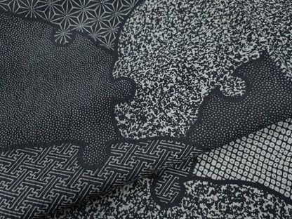 平和屋着物●染色作家　斉藤三才　小紋　雪輪吉祥文　黒地　正絹　逸品　CABI2096yc