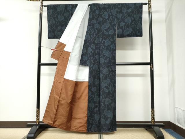 平和屋着物●結城紬　80亀甲　飛び亀甲柄　唐草文　正絹　逸品　未使用　CABI2129yc