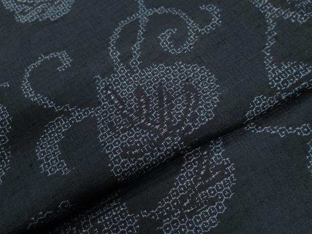 平和屋着物●結城紬　80亀甲　飛び亀甲柄　唐草文　正絹　逸品　未使用　CABI2129yc