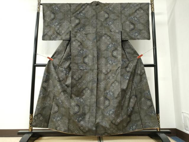 平和屋着物●本場大島紬　9マルキ　亀甲重ね花唐草文　正絹　逸品　未使用　CABI2160yc