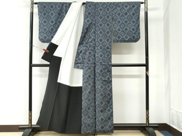 平和屋着物●本場大島紬　割り込み絣　菱花唐草文　正絹　逸品　未使用　CABI2192yc