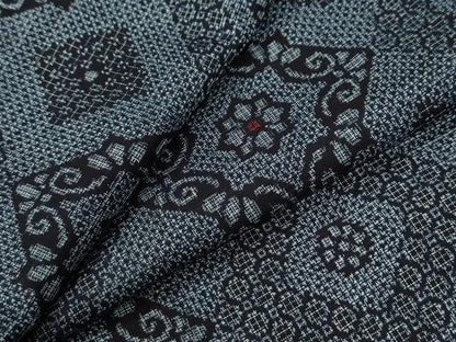 平和屋着物●本場大島紬　割り込み絣　菱花唐草文　正絹　逸品　未使用　CABI2192yc