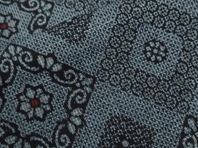 平和屋着物●本場大島紬　割り込み絣　菱花唐草文　正絹　逸品　未使用　CABI2192yc