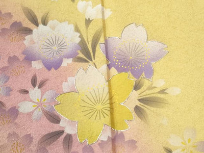 平和屋着物●豪華振袖・長襦袢セット　駒刺繍　舞桜文　暈し染め　金通し地　正絹　逸品　CABI2234yc