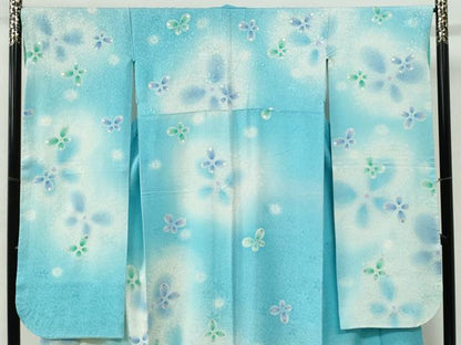 平和屋着物●豪華振袖　舞花文　ラメ糸　暈し染め　銀通し地　正絹　逸品　CABI2338yc