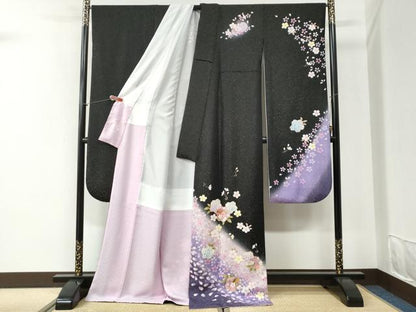 平和屋着物●豪華振袖　駒刺繍　舞桜文　暈し染め　黒地　金通し地　正絹　逸品　CABI2345yc