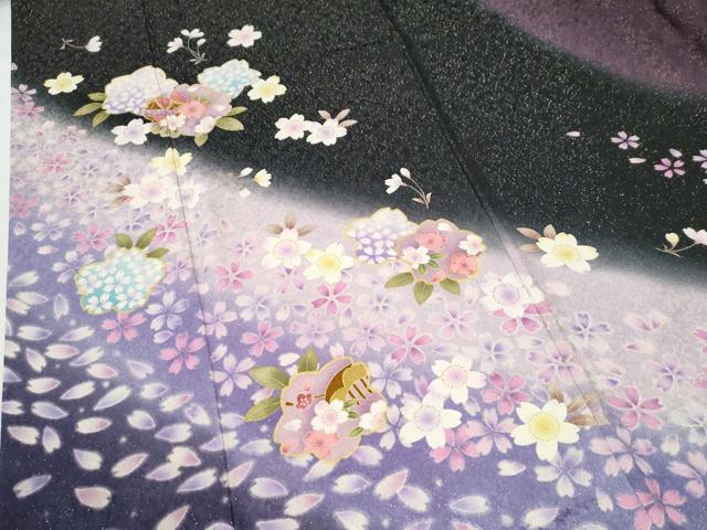平和屋着物●豪華振袖　駒刺繍　舞桜文　暈し染め　黒地　金通し地　正絹　逸品　CABI2345yc