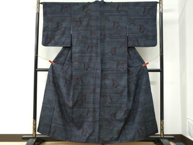 平和屋着物●本場結城紬　重要無形文化財　80亀甲　舞蝶唐草文　正絹　逸品　CABI2385yc