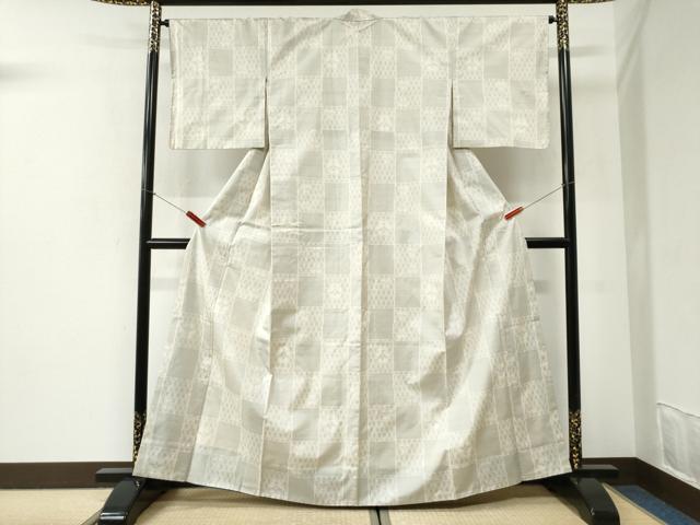 平和屋着物●本場大島紬　白大島　市松亀甲草花文　正絹　逸品　CABI2409yc