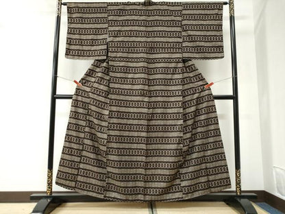平和屋着物●本場大島紬　割り込み絣　横段吉祥文　正絹　逸品　CABI2418yc