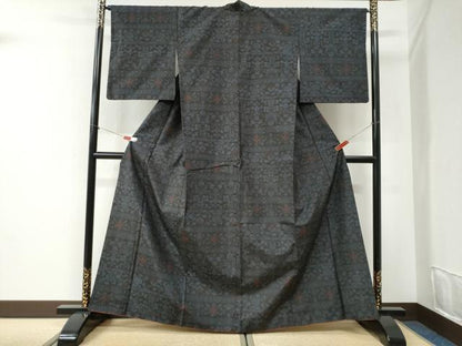 平和屋着物●本場大島紬　9マルキ　横段花唐草文　正絹　逸品　CABI2466yc