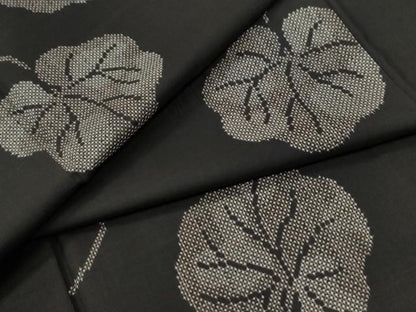 平和屋着物●本場大島紬　7マルキ　地空き　舞葉文　正絹　逸品　CABI2481yc