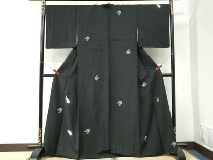 平和屋着物●野村一峰　訪問着　紬地　兎　三日月　蛍暈し　黒地　正絹　逸品　CABI2506yc