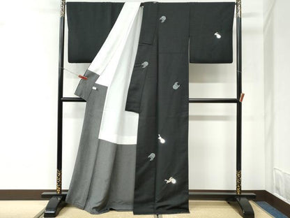 平和屋着物●野村一峰　訪問着　紬地　兎　三日月　蛍暈し　黒地　正絹　逸品　CABI2506yc