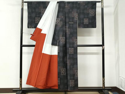 平和屋着物●本場大島紬　9マルキ　色紙花唐草文　正絹　逸品　未使用　CABI2546yc