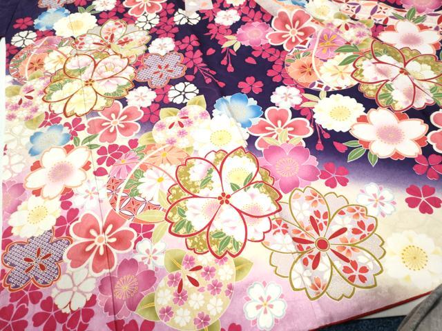 平和屋着物●豪華振袖　駒刺繍　毬舞桜文　暈し染め　金彩　正絹　逸品　CABI2626yc