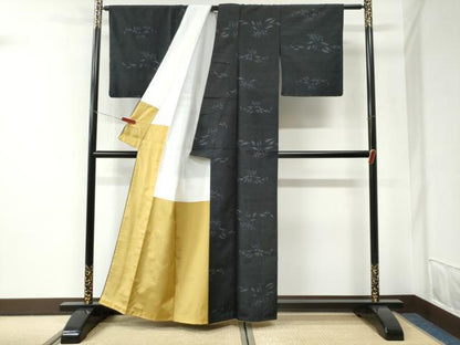 平和屋着物●結城紬　80亀甲　飛び亀甲柄　草花文　正絹　逸品　CABI2650yc