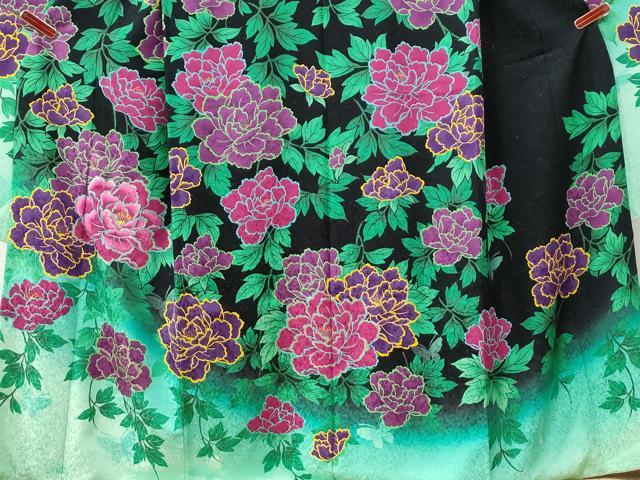 平和屋着物●豪華振袖　刺繍　牡丹　暈し染め　黒地　金通し地　正絹　逸品　CABI2669yc