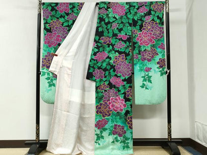平和屋着物●豪華振袖　刺繍　牡丹　暈し染め　黒地　金通し地　正絹　逸品　CABI2669yc