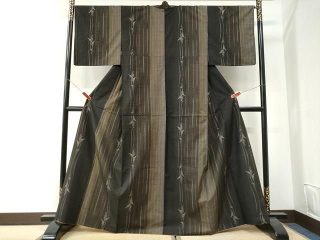 平和屋着物●本場大島紬　9マルキ　草花文　正絹　逸品　CABI2672yc