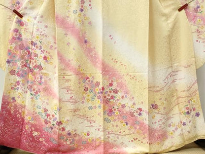 平和屋着物●豪華振袖　駒刺繍　舞桜文　ラメ糸　暈し染め　金通し地　京都きもの友禅扱い　正絹　逸品　CABI2705yc