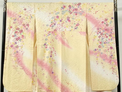 平和屋着物●豪華振袖　駒刺繍　舞桜文　ラメ糸　暈し染め　金通し地　京都きもの友禅扱い　正絹　逸品　CABI2705yc
