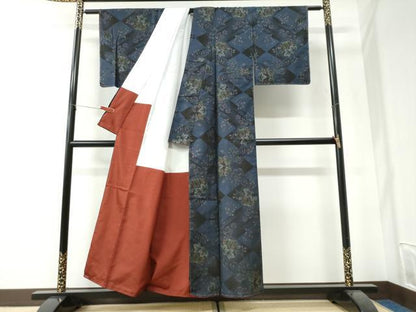 平和屋着物●本場大島紬　9マルキ　泥染め　葡萄花唐草文　美代イツ作　証紙付き　正絹　逸品　未使用　CABI2743yc