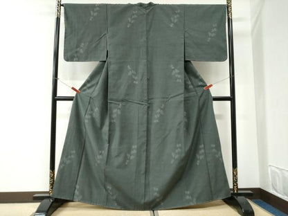 平和屋着物●結城紬　100亀甲　飛び亀甲柄　舞蝶文　正絹　逸品　未使用　CABI2773yc