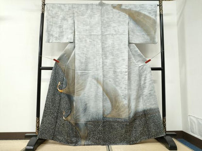 平和屋着物●訪問着　駒刺繍　孔雀　暈し染め　金通し地　正絹　逸品　CABI2989yc