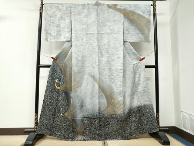 平和屋着物●訪問着　駒刺繍　孔雀　暈し染め　金通し地　正絹　逸品　CABI2989yc
