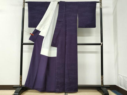 平和屋着物●上質な色無地　芝草霞地紋　深紫色　正絹　逸品　未使用　CABI3025yc