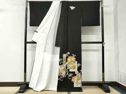 平和屋着物●豪華黒留袖　作家物　駒刺繍　短冊重ね菊花唐草文　金彩　正絹　逸品　未使用　CABI3047yc