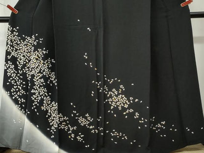 平和屋着物●訪問着　駒刺繍　舞花弁　暈し染め　黒地　金彩　正絹　逸品　CABI3162yc