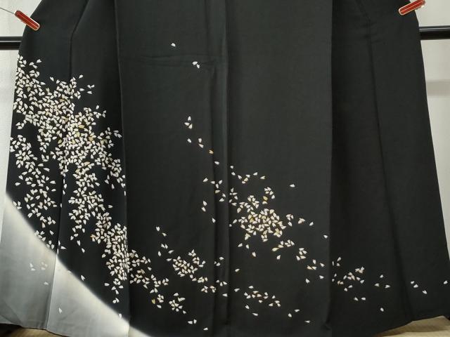 平和屋着物●訪問着　駒刺繍　舞花弁　暈し染め　黒地　金彩　正絹　逸品　CABI3162yc