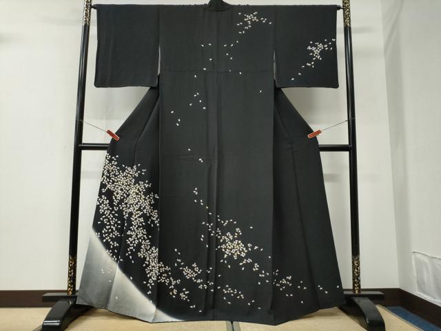 平和屋着物●訪問着　駒刺繍　舞花弁　暈し染め　黒地　金彩　正絹　逸品　CABI3162yc